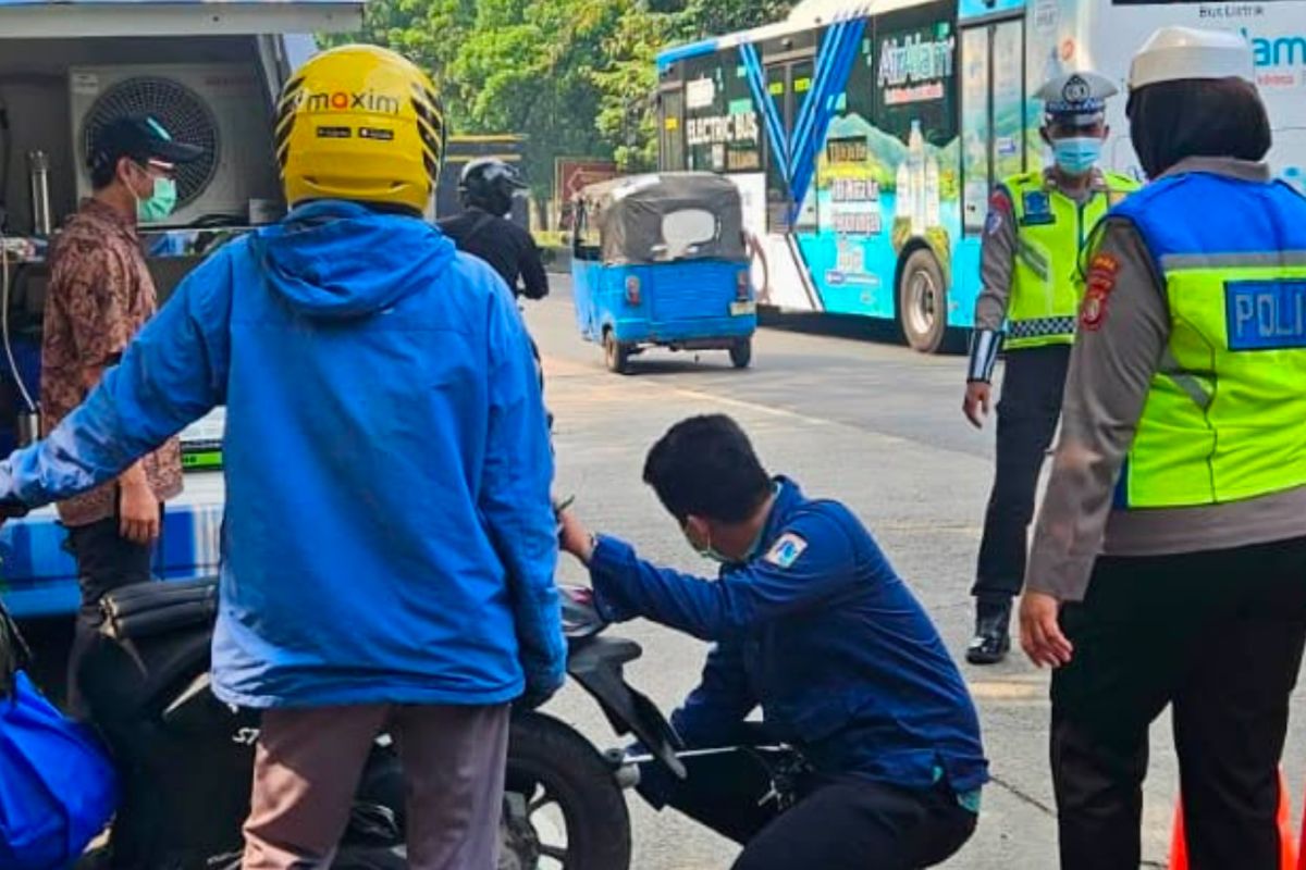 North Jakarta City Administration nets 19 vehicles failing emission tests
