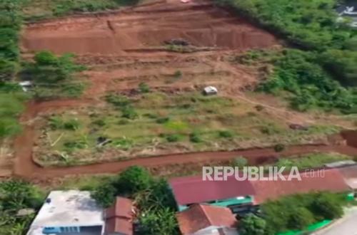 West Bandung Residents Protest Unlicensed Heavy Equipment Levelling Mount Pasrean Slopes, Fear Landslides