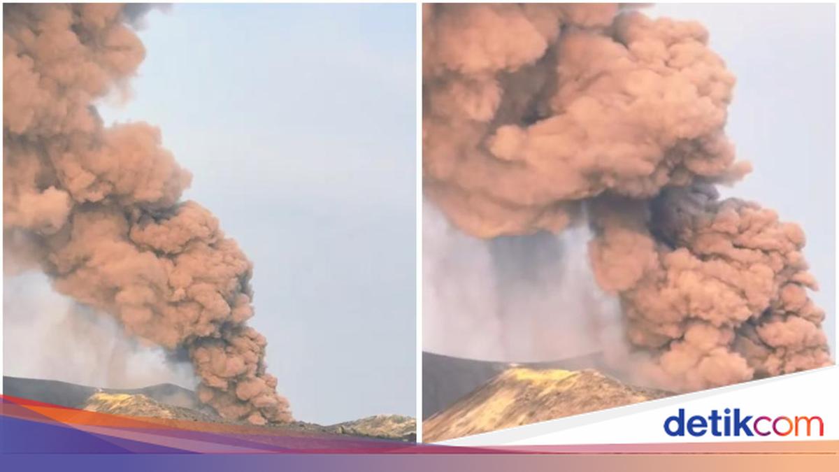 Anak Krakatau Volcano Status Raised to Alert Level III, Ships in Sunda Strait Warned