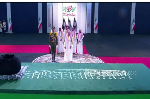 Saudi Delegation Hears Quranic Verse at Khamenei's Coffin