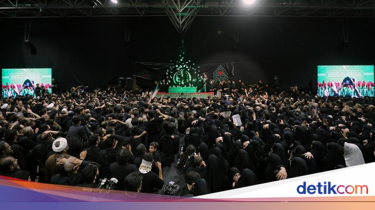 Iran Officially Begins Six-Day Funeral Procession for Khamenei