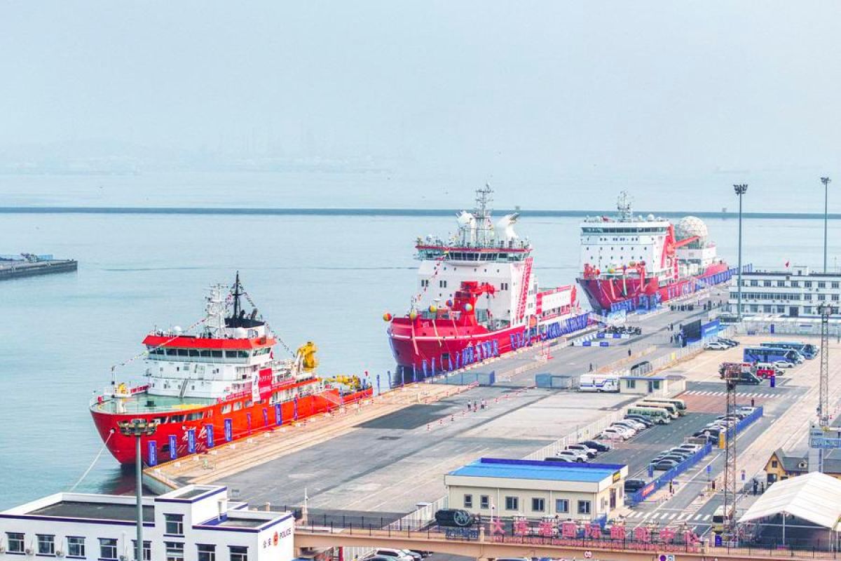 Chinese Research Vessels Depart for 16th Arctic Ocean Expedition