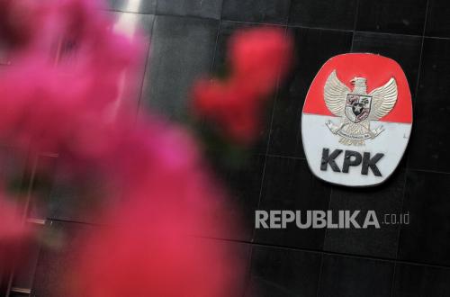 KPK Questions Forestry Minister Raja Juli for Not Reporting Envelope from Kuansing Regent