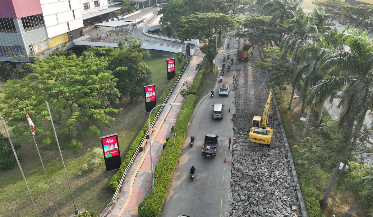 Jakarta Garden City begins road repairs during dry season