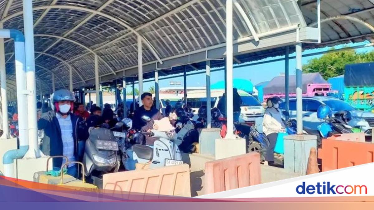 Traffic Jam at Poto Tano Port in Sumbawa, Residents Queue for Hours