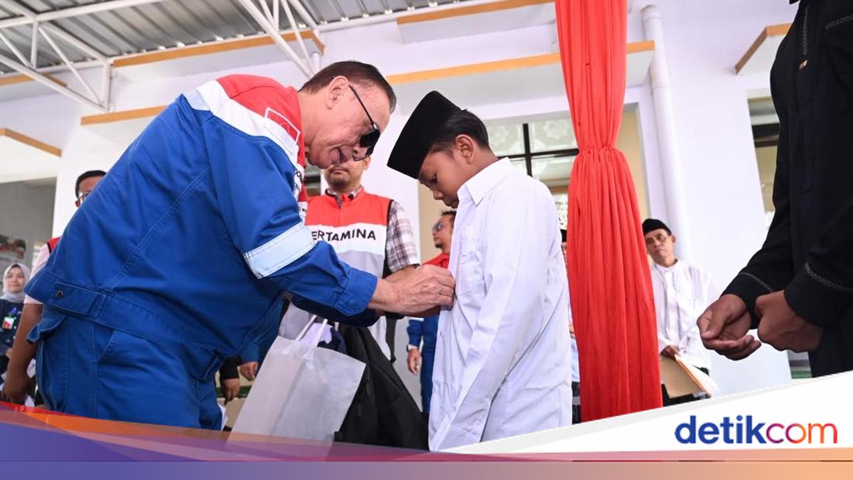 Pertamina Delivers 200 Education Aid Packages to 4 Foundations in Banyuwangi