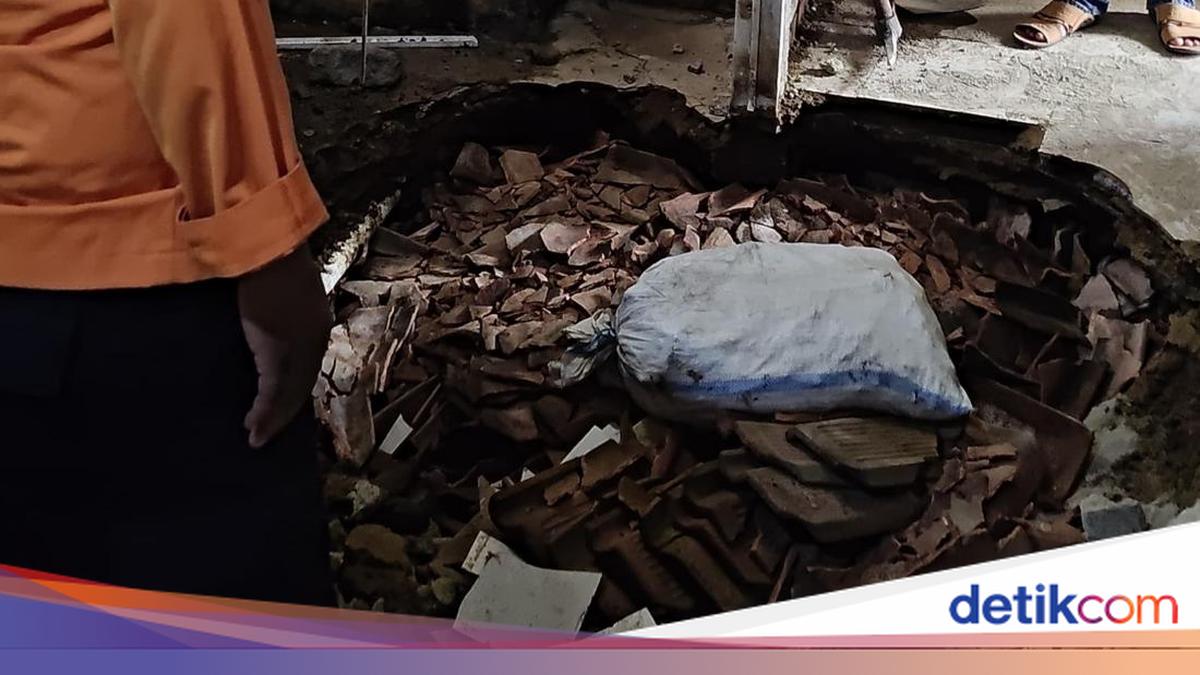 Land Subsidence at Bogor Resident's Home Threatens Occupant Safety