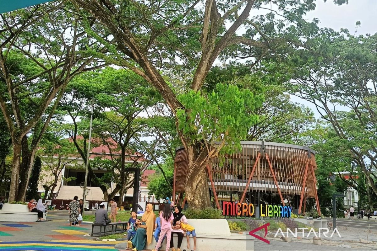 Private green spaces help Samarinda exceed 30 percent target