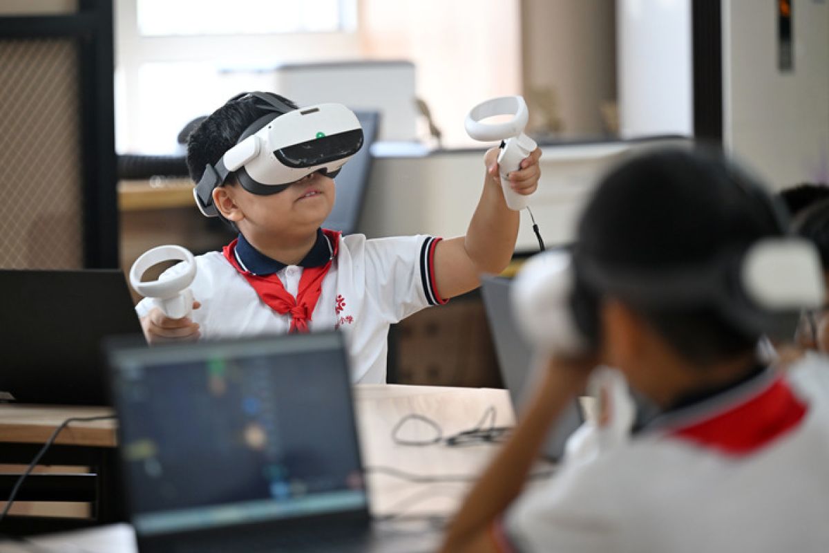 Study: AI transforms workplace, universities must innovate teaching methods