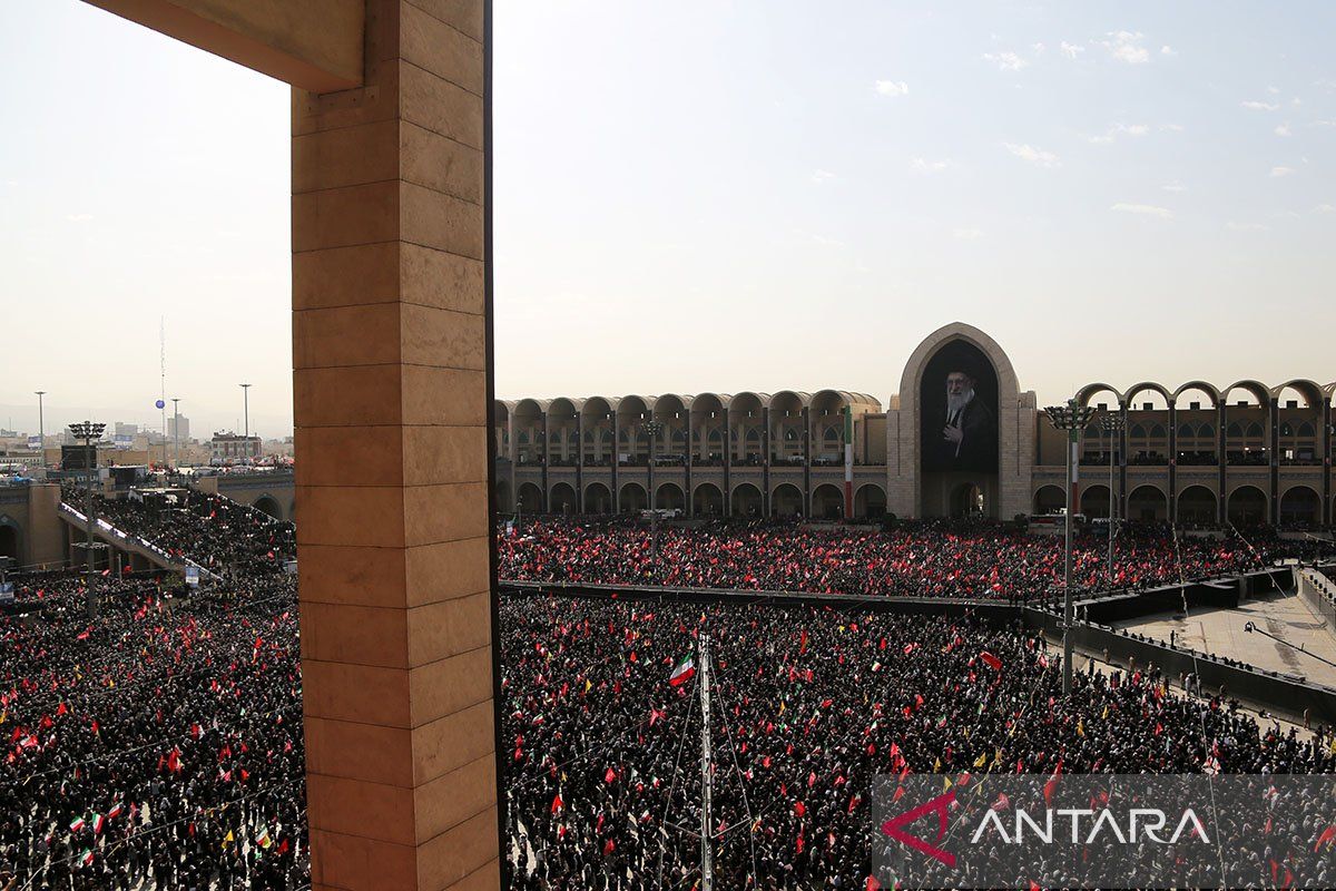 Thousands Gather in Tehran for Ali Khamenei's Funeral