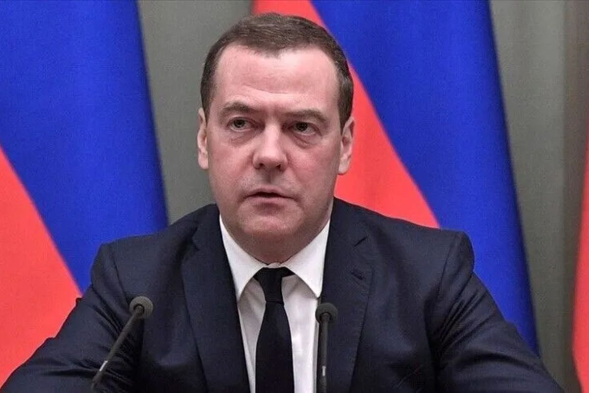 Medvedev: Strait of Hormuz is like a 'nuclear weapon' for Iran