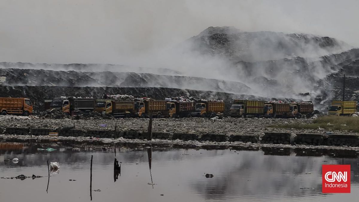Deputy Environment Minister Warns Residents: Jatiwaringin Landfill Fire Is Not a Spectacle
