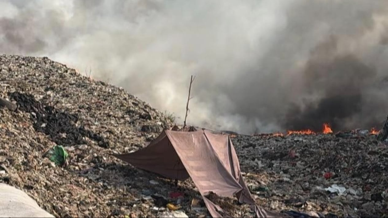 102 Residents Evacuated as Jatiwaringin Landfill Fire Triggers Emergency Status
