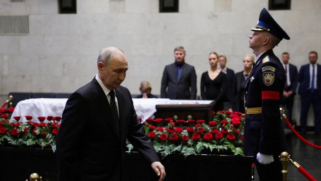 Russia Battered as Putin Loses Nearly 40,000 Troops in a Month