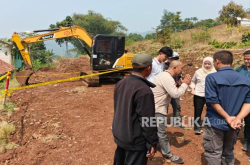 West Bandung Regency Halts Unlicensed Slope Cutting on Mount Pasarean