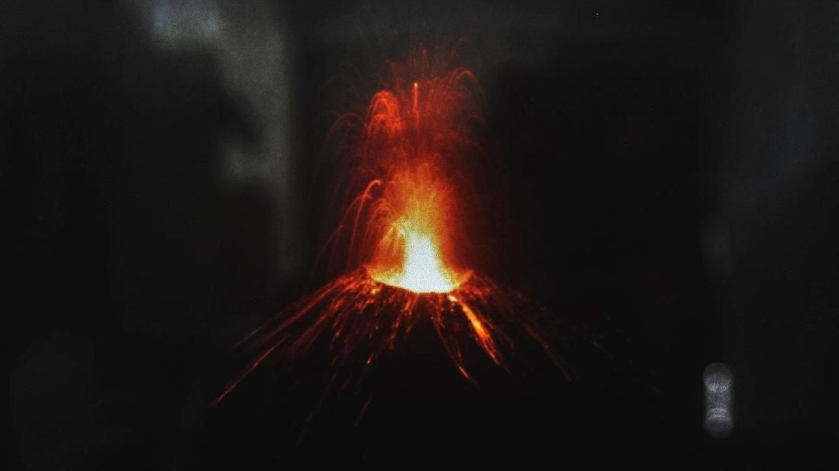 Viral Video of Anak Krakatau Erupting Confirmed as Hoax