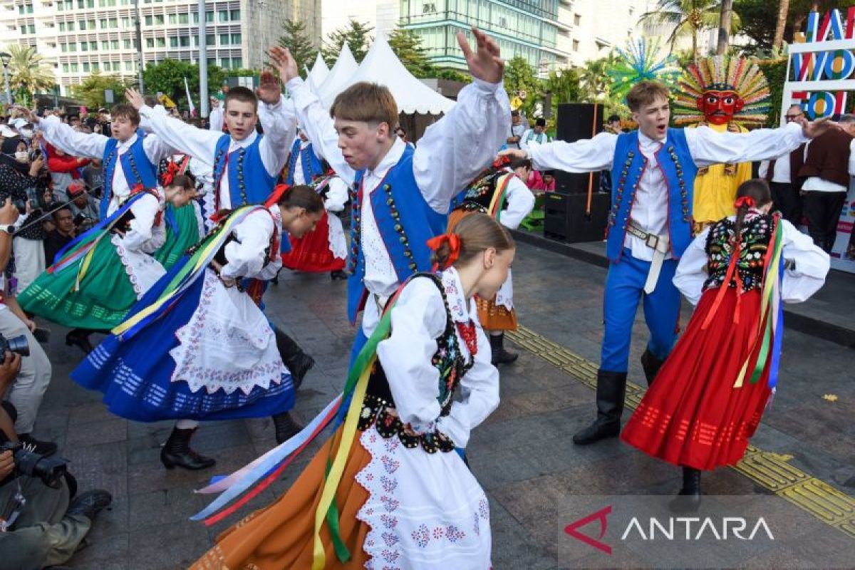 Delegations from six countries showcase traditional dances at Jakarta World FolkFest 2026