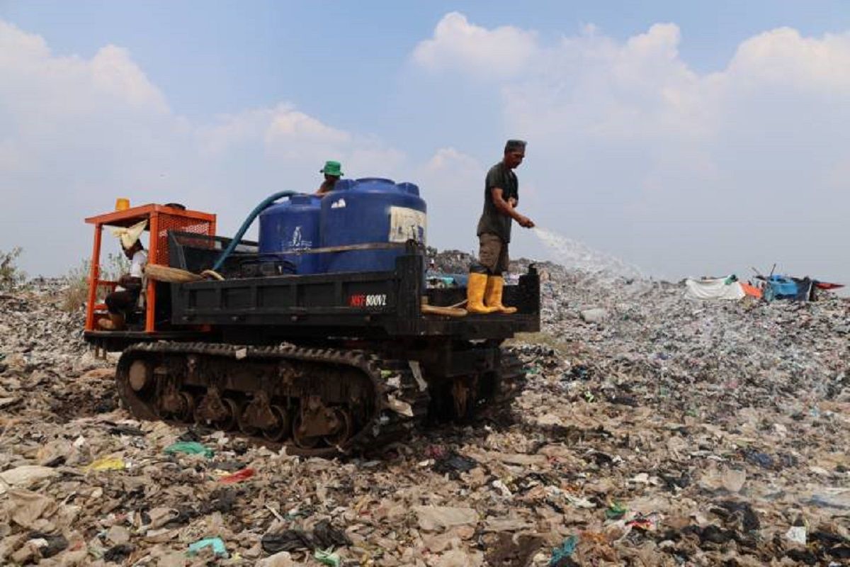 Tangerang Environment Agency Mitigates Landfill Fire Risk Amid Extreme Weather
