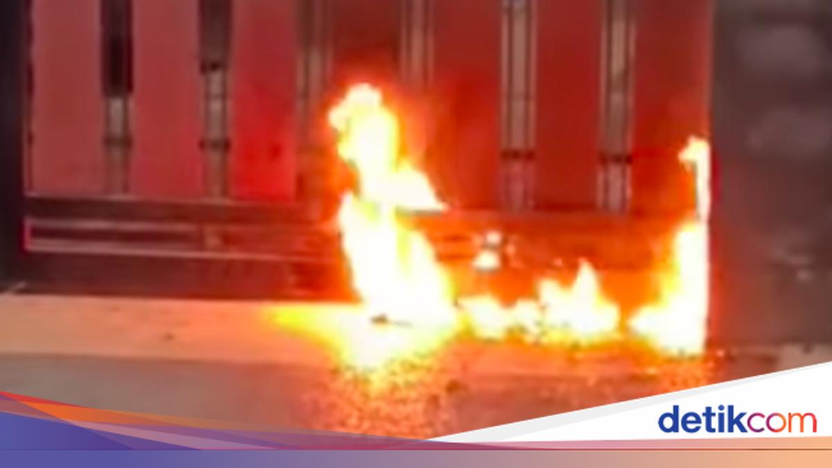 Lawyer's Home in East Jakarta Firebombed; Neighbours Reported Suspicious Activity