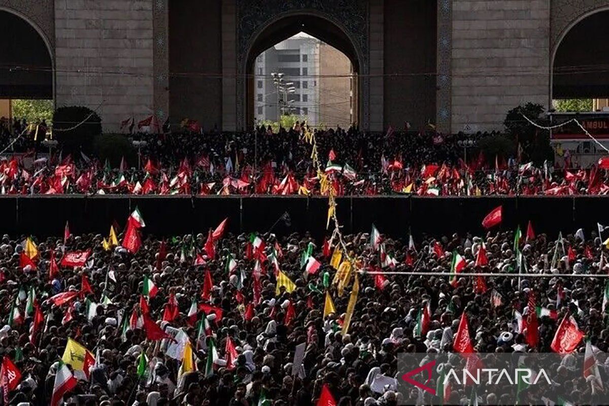 Iran Holds Funeral Prayer for Ali Khamenei