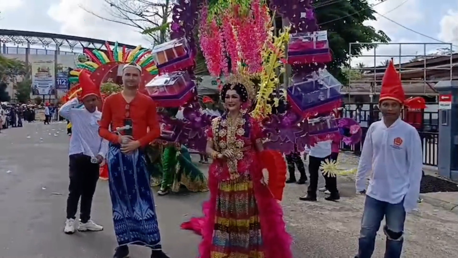 Tarakan Holds Iraw Tengkayu XV Parade as Cultural Preservation Effort