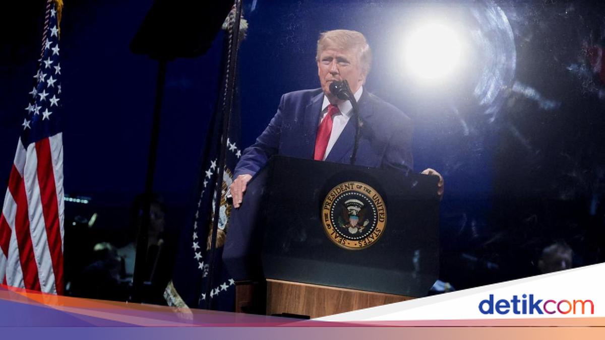 Trump Boasts of US Military Might: 'Look at Venezuela and Iran, We Destroyed Them'