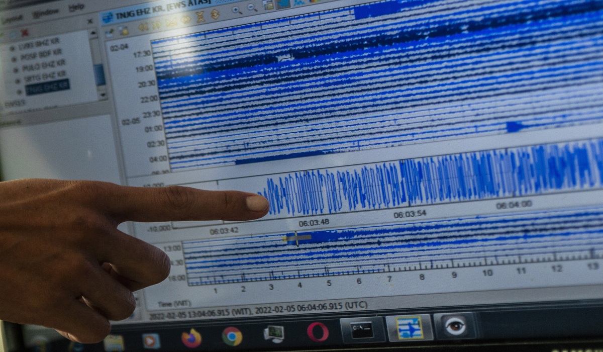 Video of Anak Krakatau Eruption from a Boat Confirmed as Hoax