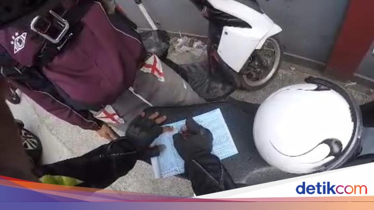 Vlogger Stopped by Police in Puncak, Attempted Bribe Rejected