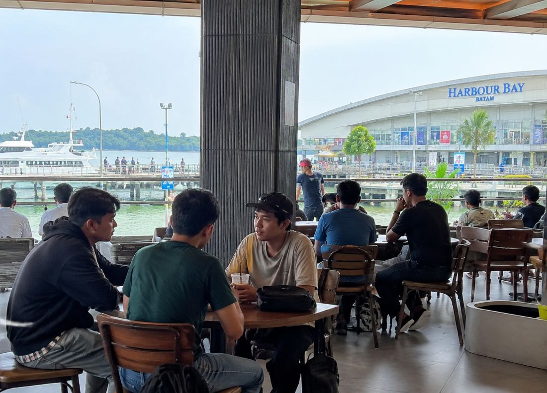 Weekend Holiday Sees Foreign Tourists Flood Batam Entry Points