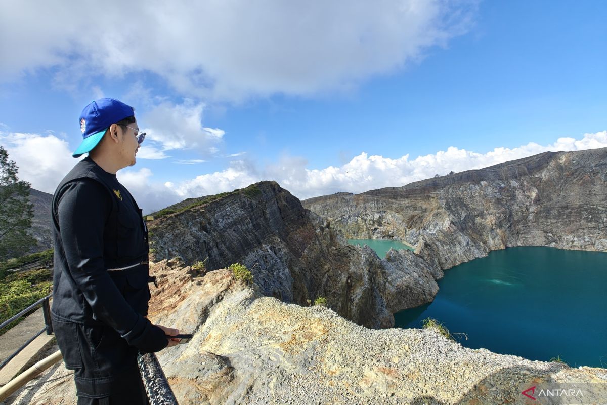 Despite temperature drop, tourists urged to avoid Kelimutu crater area