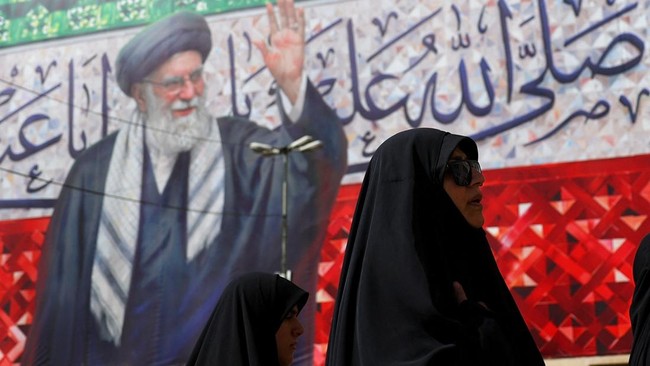 Khamenei Laid to Rest, Son and Heir Apparent Mojtaba Conspicuously Absent