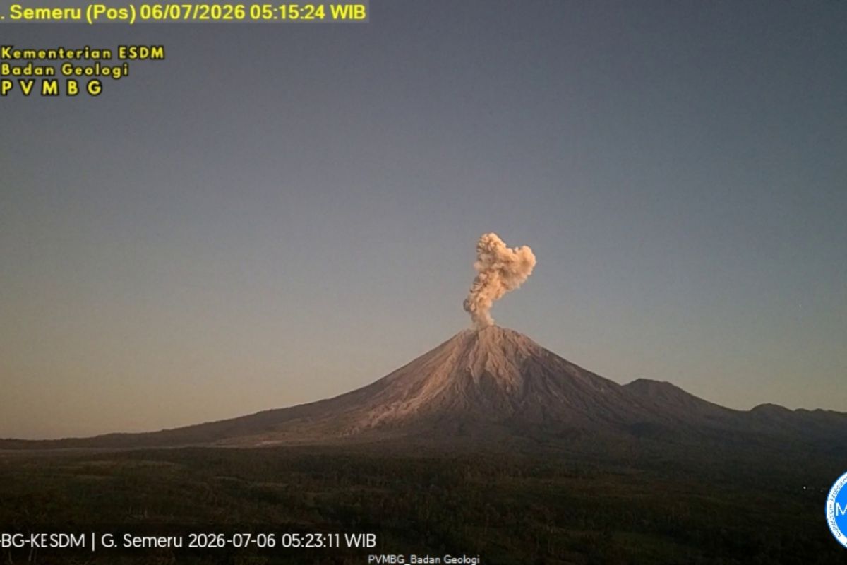 Mount Semeru Erupts, Spewing Ash 1 Km Above Summit