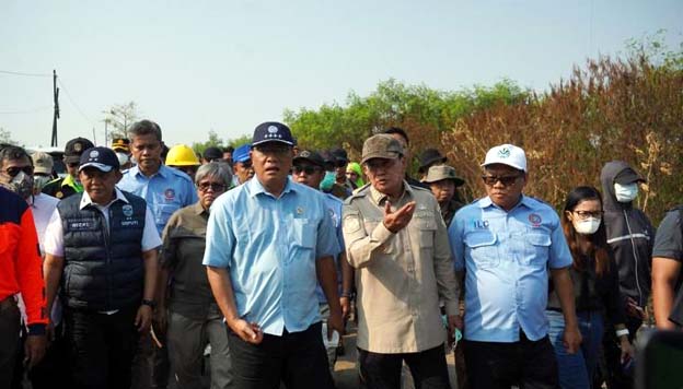 Maesyal Rasyid Accompanies Environment Minister on TPA Jatiwaringin Monitoring Visit