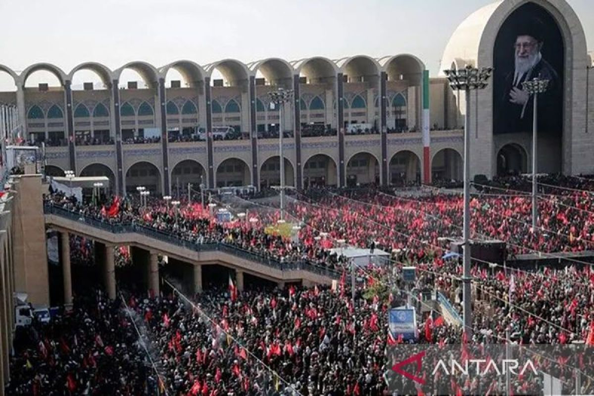 Tehran to Fully Close Airspace for Khamenei's Funeral Procession