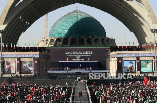 Iran Closes Tehran Airspace for Ayatollah Khamenei's Funeral Procession