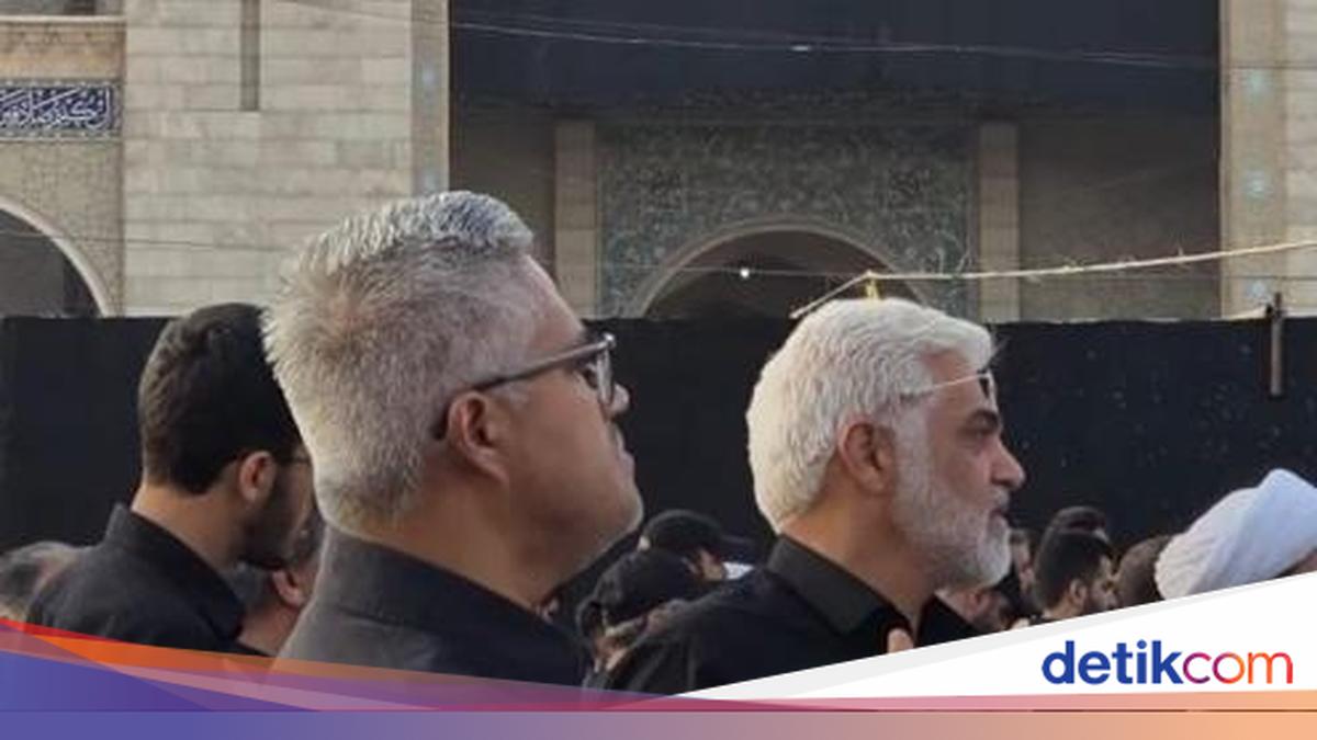 Indonesian Ambassador in Tehran Attends Final Tribute to Khamenei