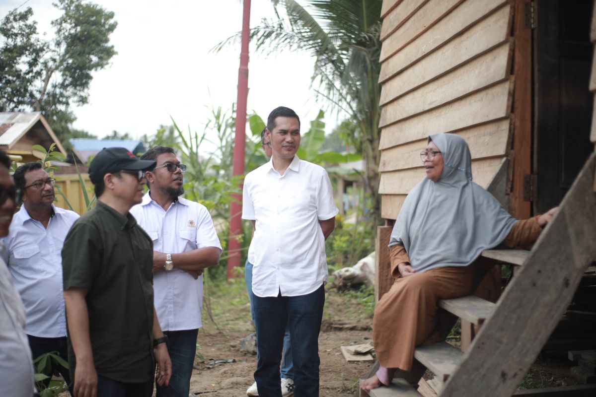 UGM Alumni Hand Over 26 Temporary Shelters to Aceh Tamiang Disaster Victims