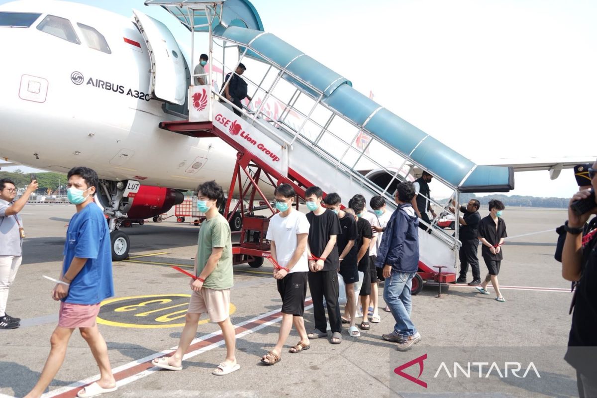 92 Chinese Nationals Deported for Online Gambling and Investment Fraud Syndicate