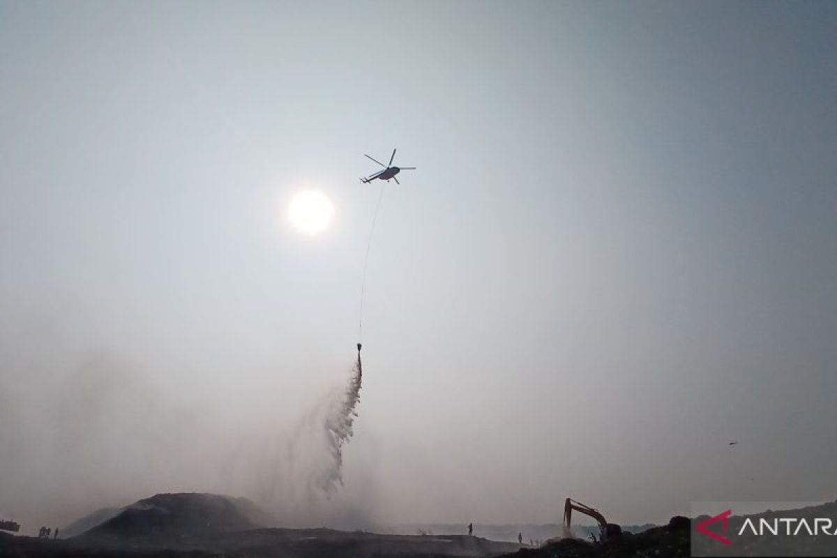 Government deploys two additional helicopters to combat TPA Jatiwaringin fire