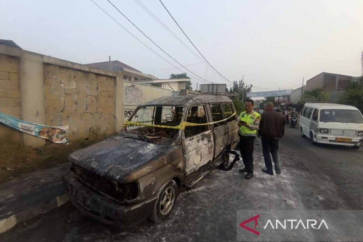 Police investigate car fire at South Tangerang petrol station