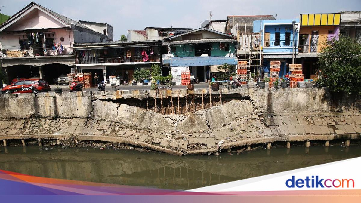 Road Collapses and House Walls Crack in Pulogadung, City Government Steps In
