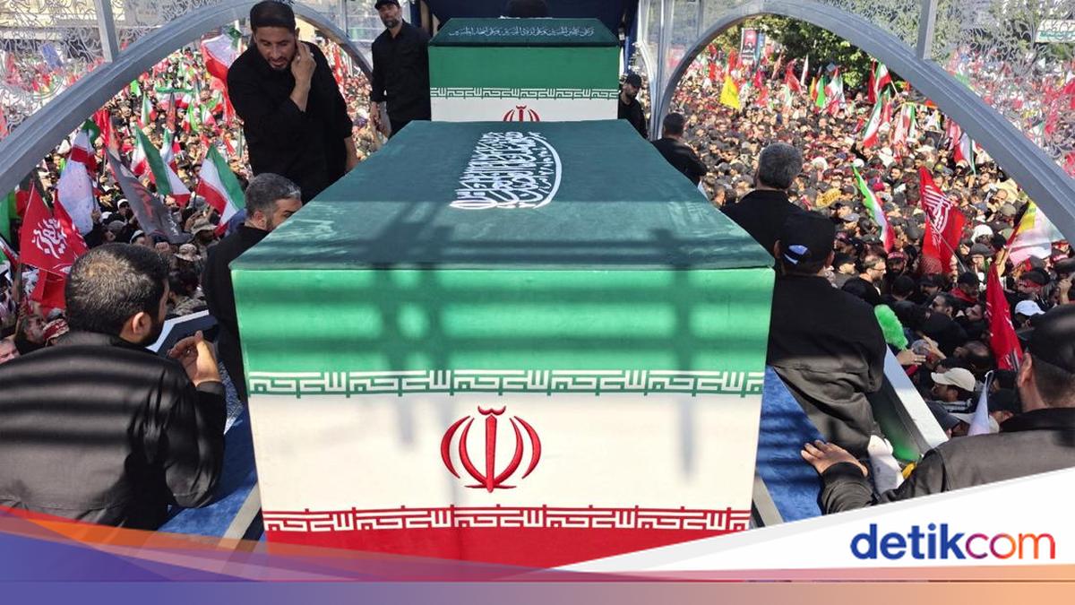 Iran Closes Airspace During Khamenei's Funeral Procession