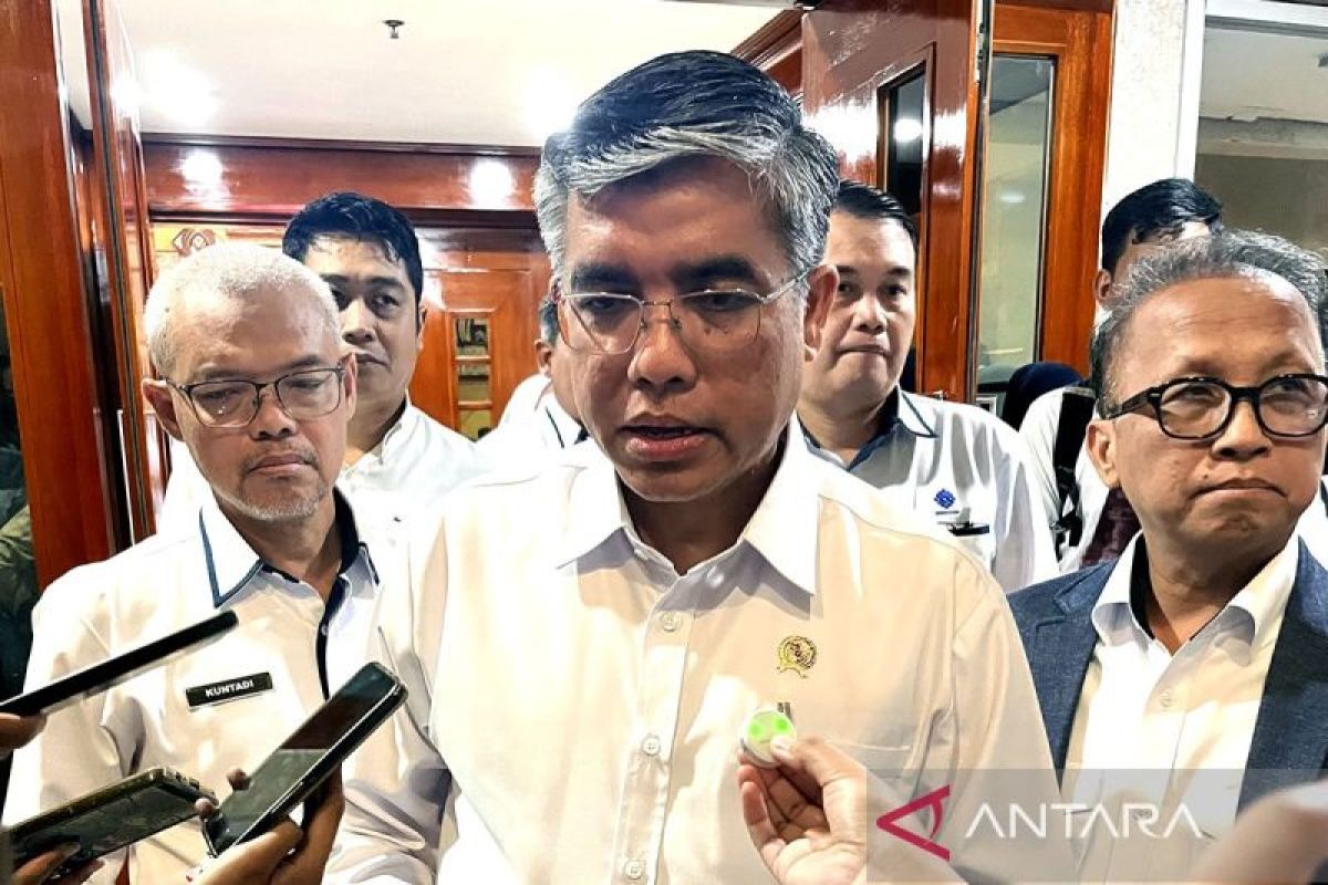 Manpower Minister confirms task force working to mitigate potential layoff waves