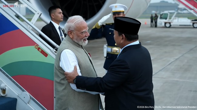 Prabowo Welcomes Indian PM Narendra Modi at Halim Perdanakusuma, Jakarta
