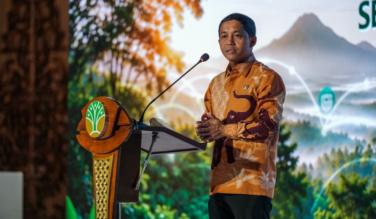 Forestry Minister Launches Four Carbon Trading Projects, Vows 'No Empty Talk'