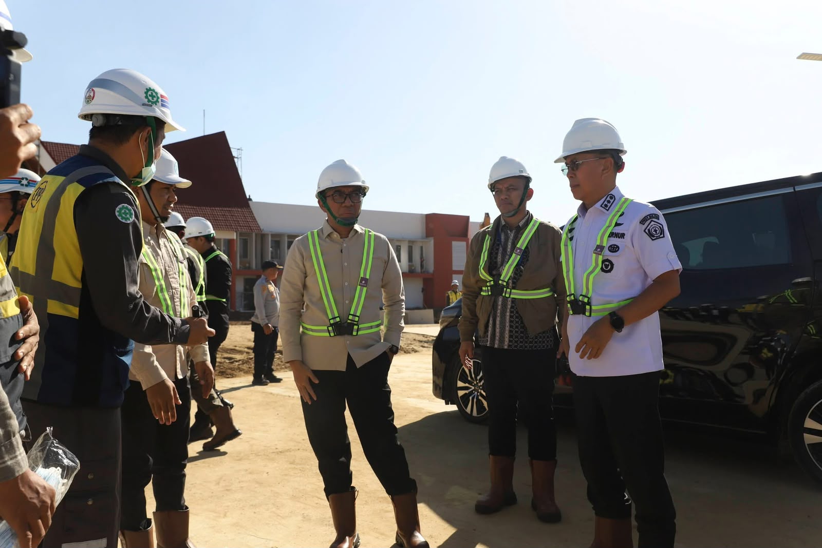 Minister Reviews Construction of SMA Unggul Garuda in Southeast Sulawesi, Progress Reaches Nearly 62%