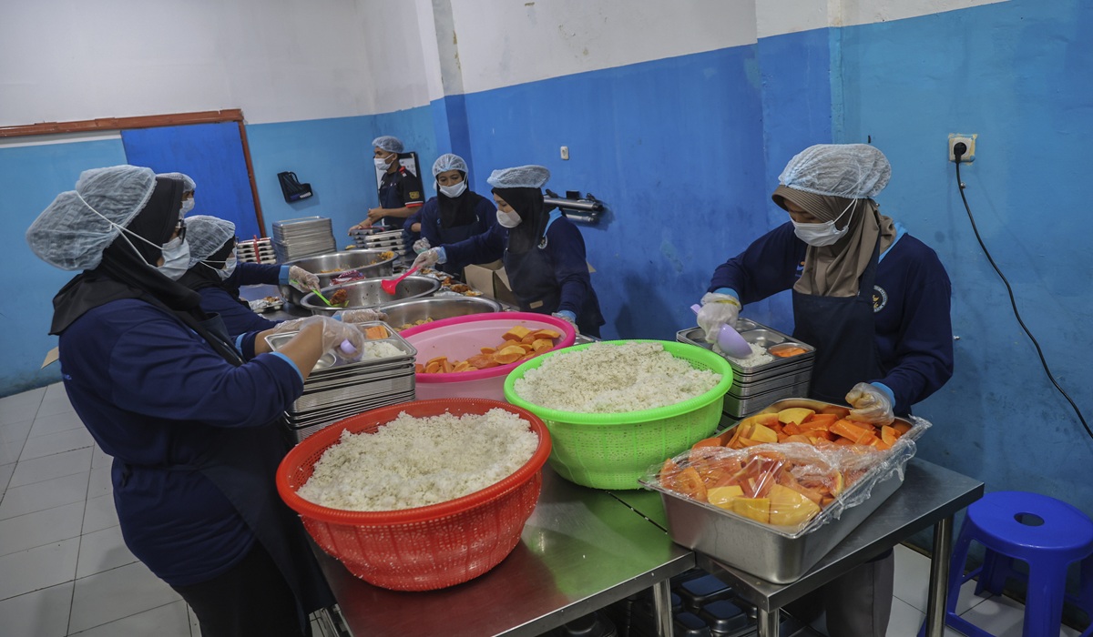 MBG Budget to Decline Next Year, Observers Urge Programme Improvements