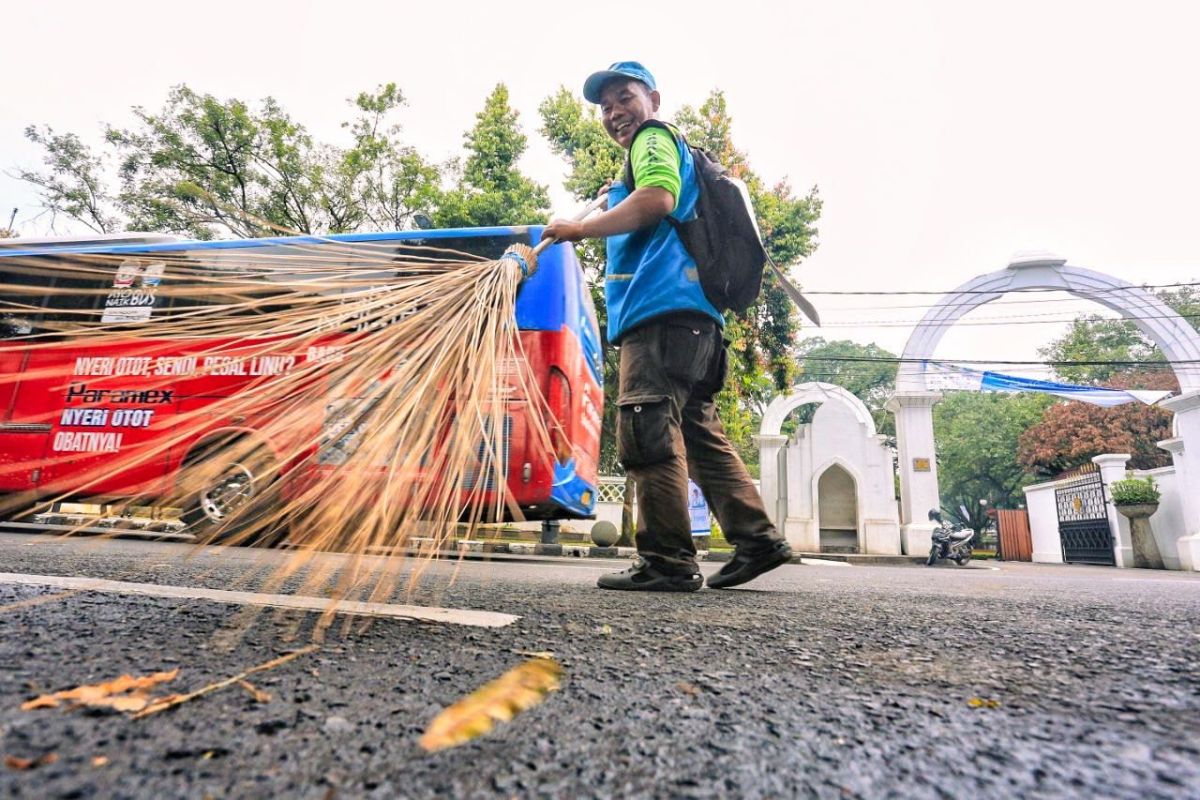 Bandung City Government Urges Civil Servants to Lead Waste Management Efforts