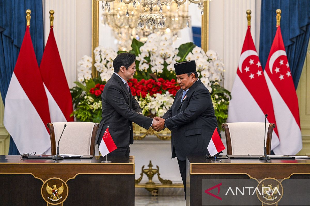 Singapore PM Supports Additional Direct Flights to Indonesia