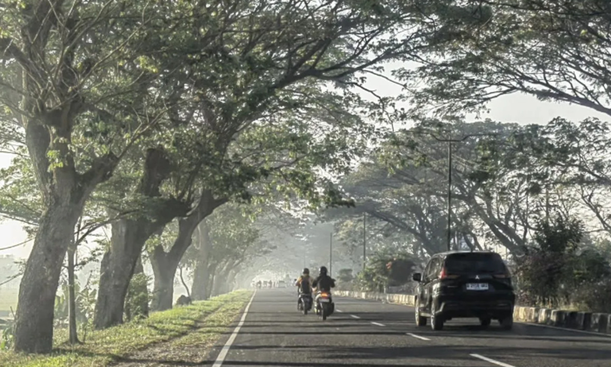 Haze Phenomenon Blankets Lombok, Visibility Drops to 1 Kilometre